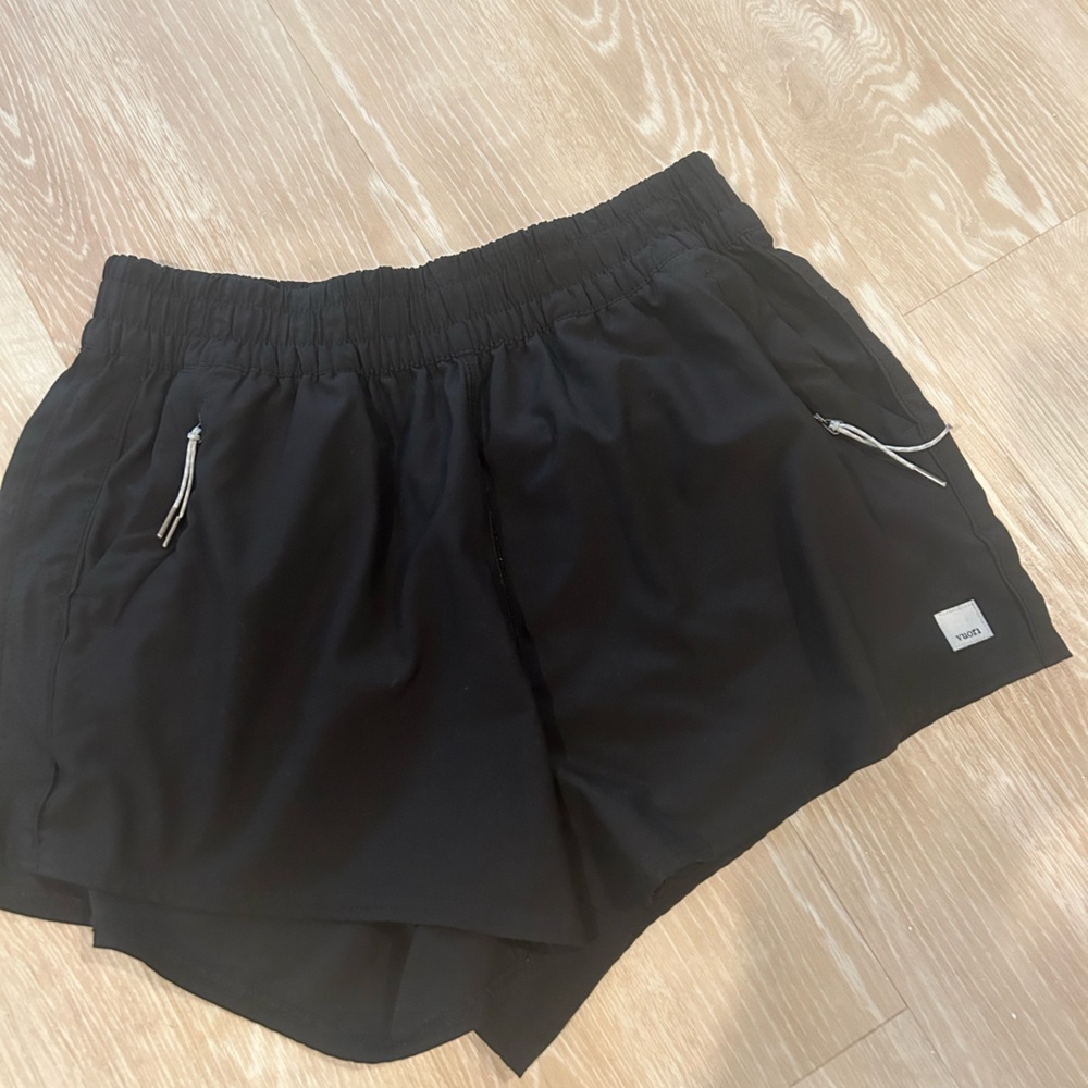 Vuori Shorts